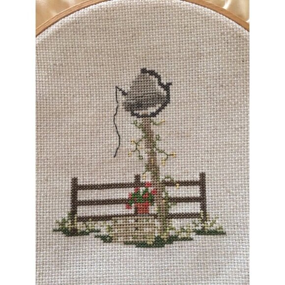 Vintage Completed Needlepoint Lot Of 2 Floral Water pump On Wooden Hoop Frames - Picture 6 of 11